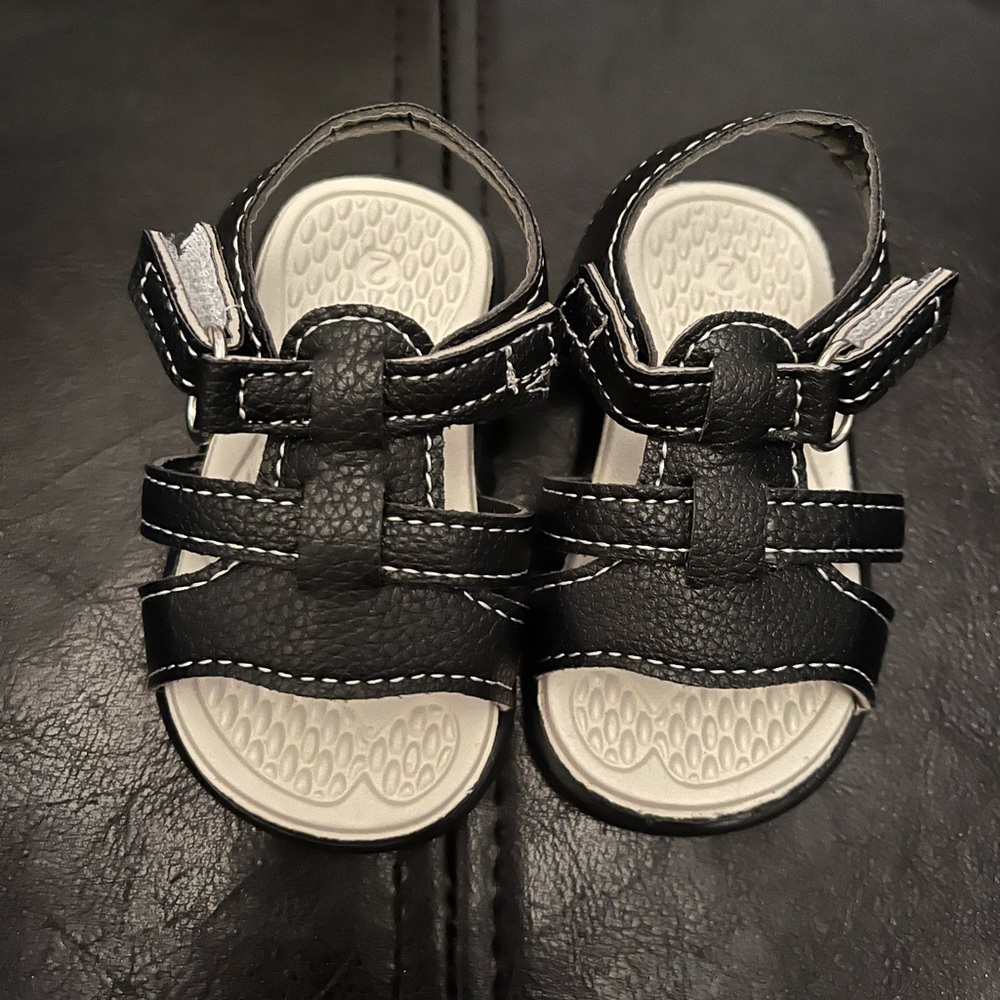 New in box Size 2 baby sandals